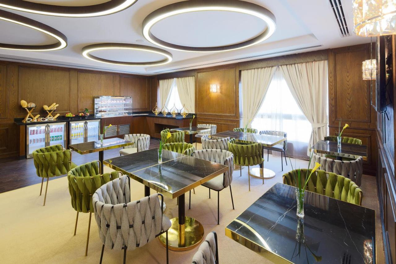 Barcelo Al Jaddaf, Dubai Hotel Kültér fotó The lounge at the airport