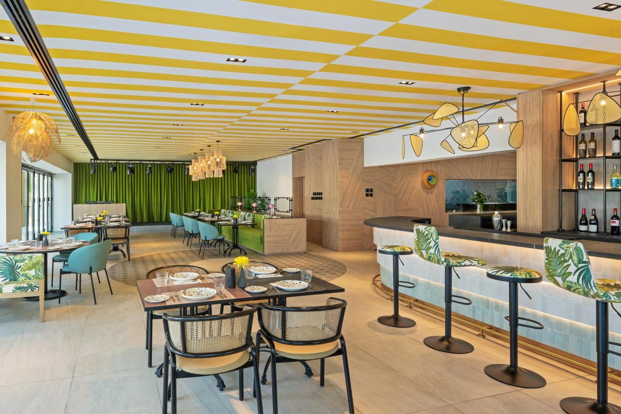 Barcelo Al Jaddaf, Dubai Hotel Kültér fotó Interior of the restaurant